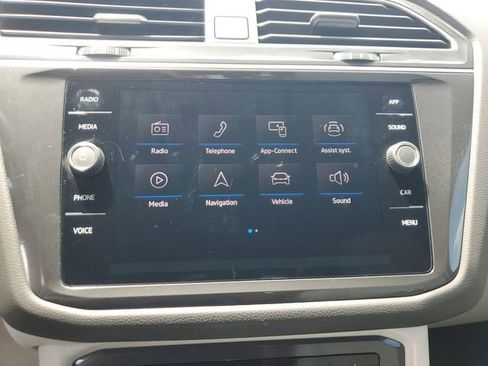 Certified 2024 Volkswagen Tiguan SE FWD image 23