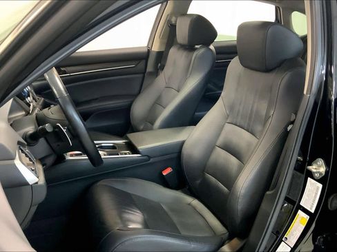 Used 2020 Honda Accord Touring image 7