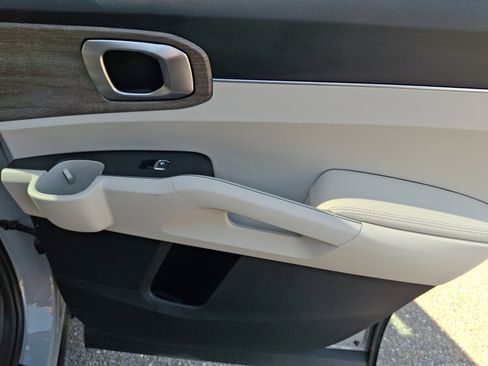 Used 2022 Kia Sorento S w/ Panoramic Sunroof Package image 14