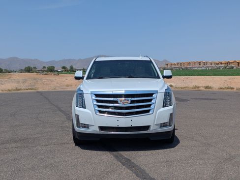 Used 2017 Cadillac Escalade ESV Luxury AWD/4WD image 8