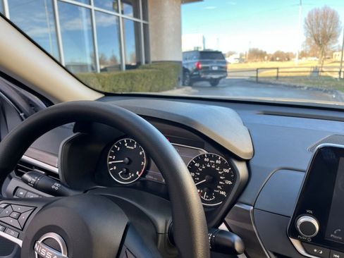 Used 2025 Nissan Altima 2.5 SV image 33