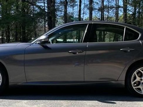 Used 2019 Alfa Romeo Giulia Ti AWD/4WD image 4