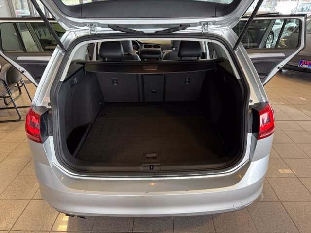 Used 2017 Volkswagen Golf SE FWD image 23