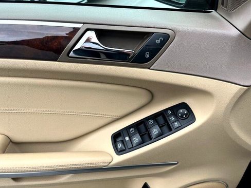 Used 2011 Mercedes-Benz GL 450 4MATIC image 27