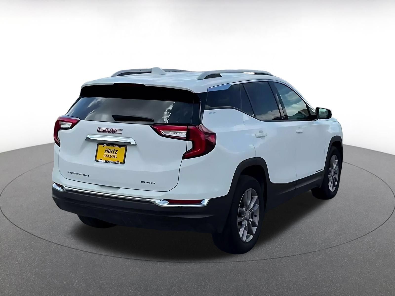 Used 2024 GMC Terrain SLT AWD/4WD image 14