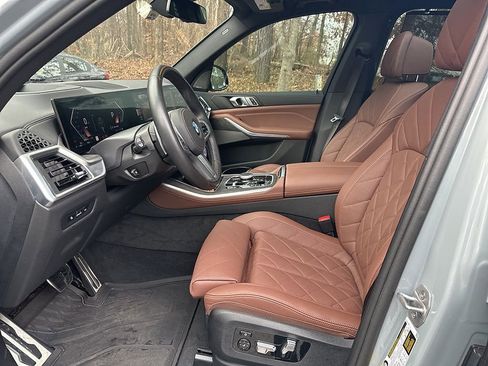 Used 2024 BMW X5 xDrive40i w/ M Sport Package image 5