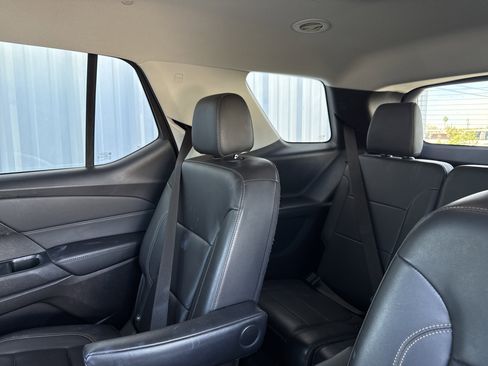 Used 2021 Chevrolet Traverse RS image 23