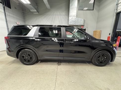 Used 2025 Kia Carnival image 8