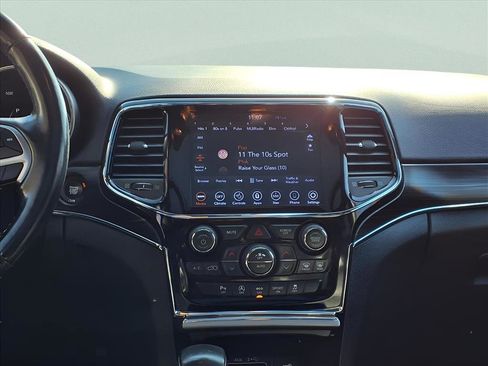 Used 2020 Jeep Grand Cherokee Limited w/ Luxury Group II image 15