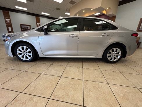 Used 2025 Toyota Corolla LE FWD image 8