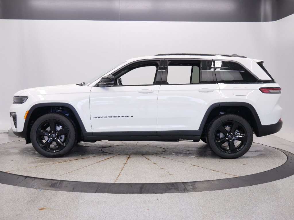 New 2027 Jeep Grand Cherokee Limited AWD/4WD image 2
