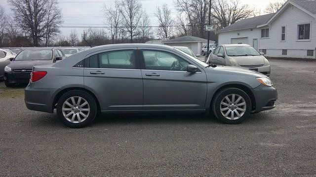 Used 2011 Chrysler 200 Touring FWD image 3