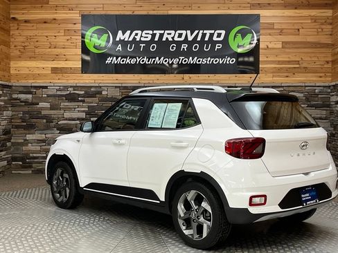 Used 2024 Hyundai Venue Limited FWD image 17