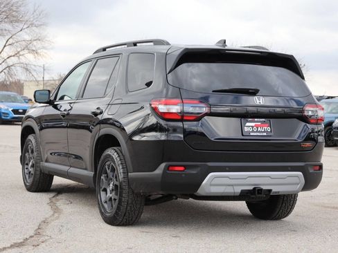 Used 2025 Honda Pilot TrailSport image 11