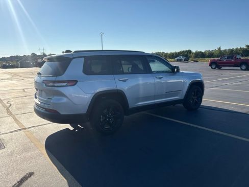 Used 2022 Jeep Grand Cherokee L Limited w/ Luxury Tech Group II AWD/4WD image 10