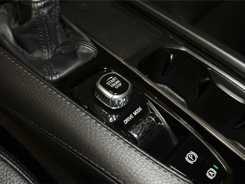 Used 2021 Volvo XC90 T5 Momentum w/ Advanced Package image 32