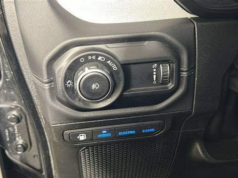 Used 2024 Jeep Wrangler Unlimited Sahara AWD/4WD image 19