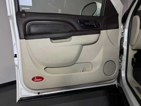 Used 2014 Cadillac Escalade Platinum AWD/4WD image 31