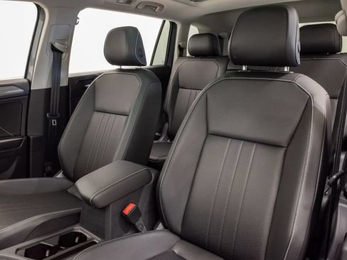 Used 2023 Volkswagen Tiguan SE FWD image 11