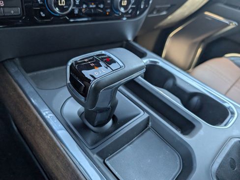 Used 2023 Chevrolet Silverado 1500 High Country w/ Technology Package AWD/4WD image 13