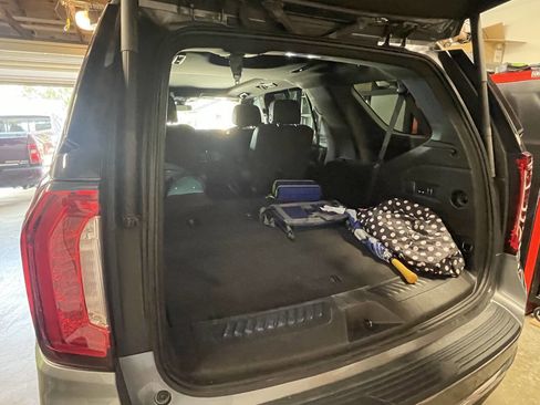 Used 2022 GMC Yukon SLT w/ SLT Premium Package image 12