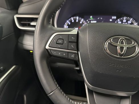 Certified 2022 Toyota Highlander XLE image 28