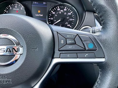 Used 2019 Nissan Rogue SL w/ Premium Package image 21