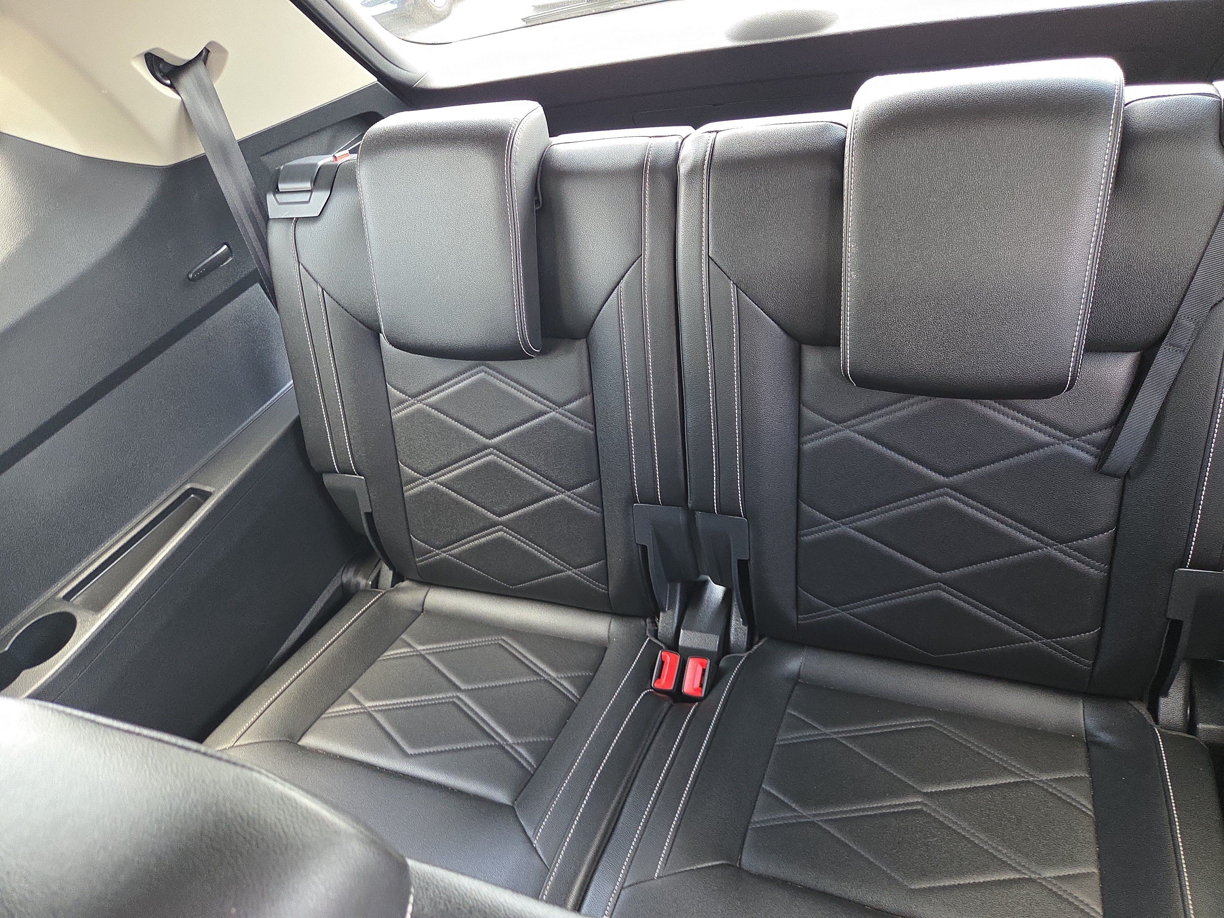 Used 2025 Volkswagen Atlas SE FWD image 11