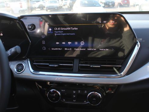 New 2025 Chevrolet Trax LT w/ LT Convenience Package image 11