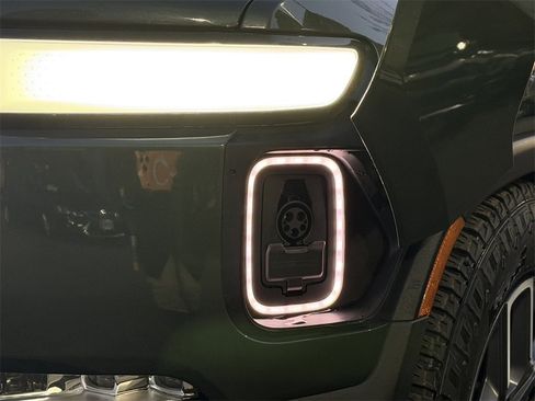 Used 2022 Rivian R1T Launch Edition image 8