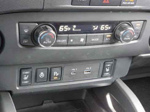 Used 2024 Nissan Frontier SV w/ Technology Package RWD image 23