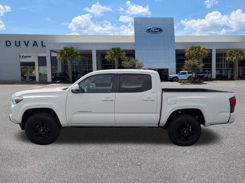 Used 2022 Toyota Tacoma SR5 w/ Technology Package image 7