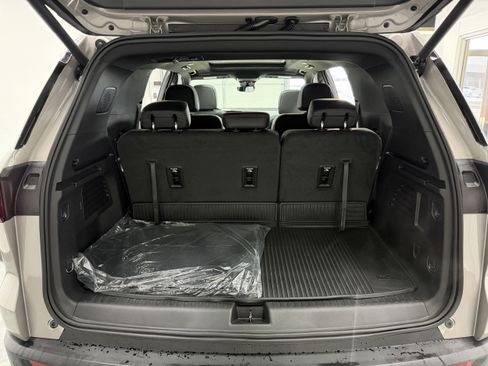 Used 2026 Chevrolet Traverse Z71 image 11