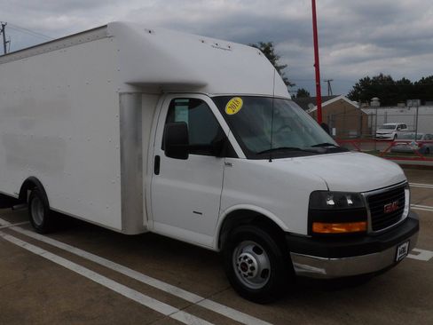 Used 2018 GMC Savana 3500 w/ Power Convenience Package RWD image 1