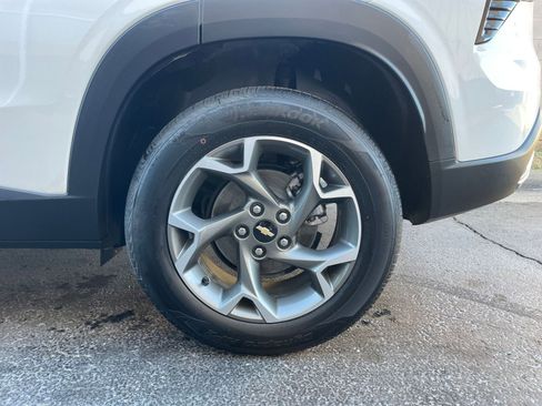 Used 2025 Chevrolet Trax LT image 29