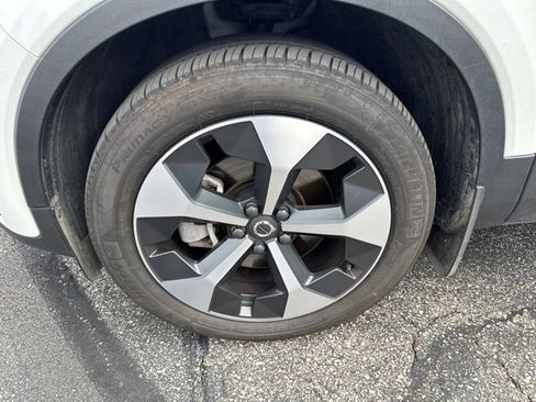 Used 2024 Volvo XC40 B5 Core AWD/4WD image 9