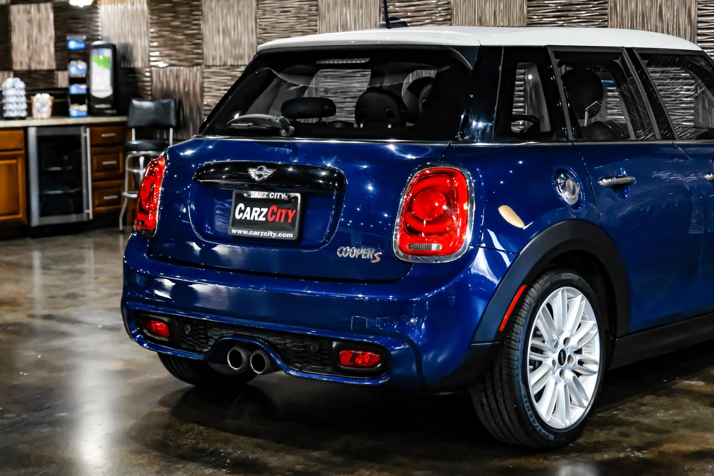 Used 2018 MINI Cooper S w/ Premium Package FWD image 13