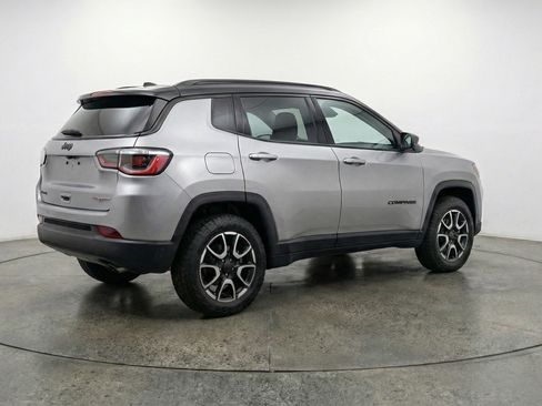 Used 2025 Jeep Compass Trailhawk image 9
