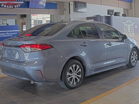 Used 2020 Toyota Corolla LE FWD image 4