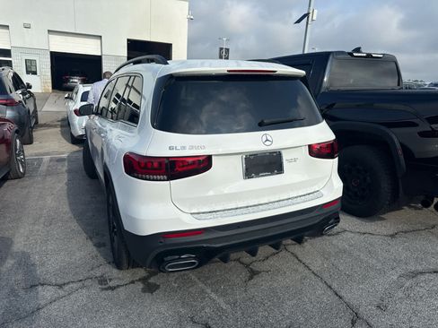 Used 2021 Mercedes-Benz GLB 250 image 2