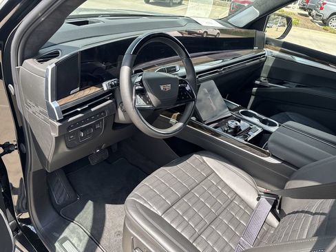 Used 2026 Cadillac Escalade Platinum Sport AWD/4WD image 12