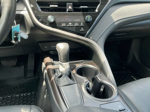 Used 2024 Toyota Camry SE FWD image 12