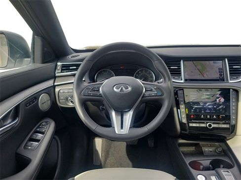 New 2025 INFINITI QX55 Essential image 12