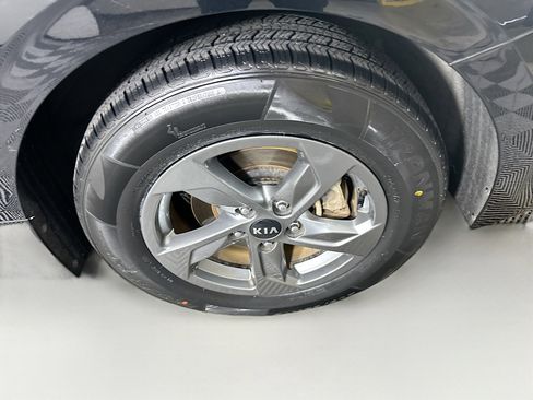 Used 2021 Kia K5 LXS image 11