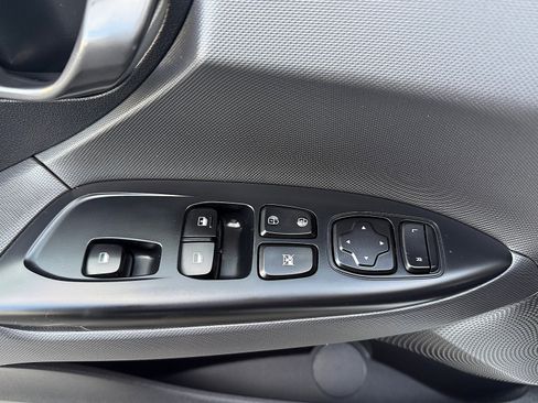 Used 2019 Hyundai Veloster 2.0 image 18