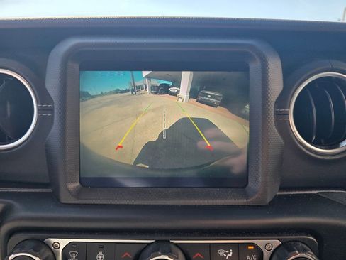 Used 2022 Jeep Wrangler Unlimited Sahara w/ LED Lighting Group image 18