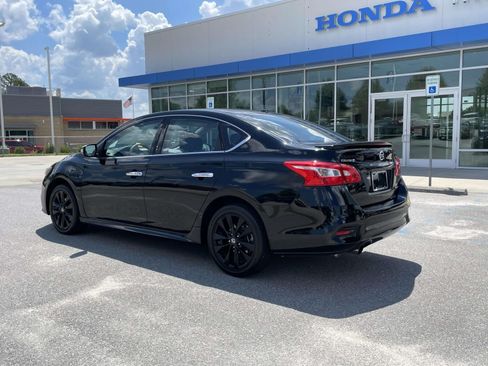 Used 2018 Nissan Sentra SR w/ Technology Package FWD image 4