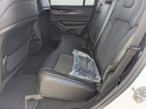 New 2025 Jeep Grand Cherokee Altitude image 20