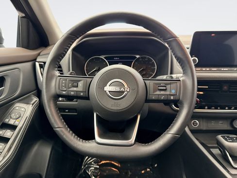 Used 2023 Nissan Rogue SV w/ SV Premium Package image 12