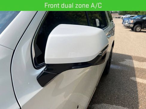 Used 2024 GMC Yukon XL Denali Ultimate AWD/4WD image 16